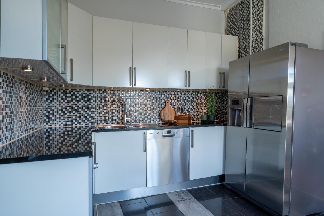 Enter - Exclusive 4 Bedroom Apartment *